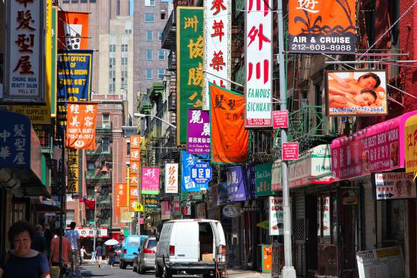 File:Street Vendors on Canal Street, Chinatown, New York