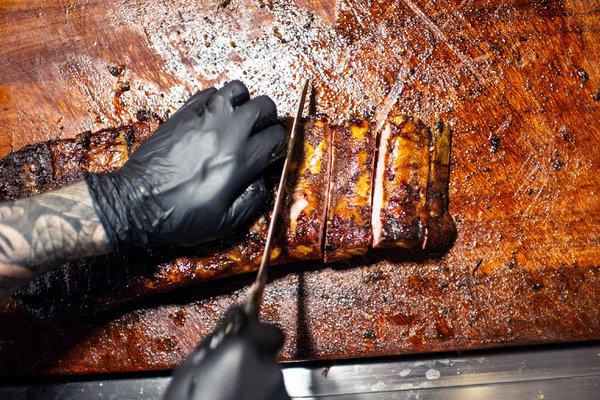 Restaurant Review - Mighty Quinn’s Barbeque in the East Village - NYTimes.com