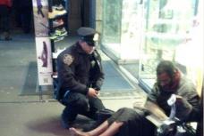 Heartwarming photo snapped by tourist shows NYPD officer giving winter boots to barefoot homeless man | Mail Online